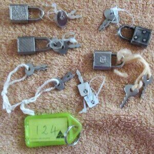 4 luggage locks & keys + 3 key sets for jewelry-box/diary locks + ID tab
